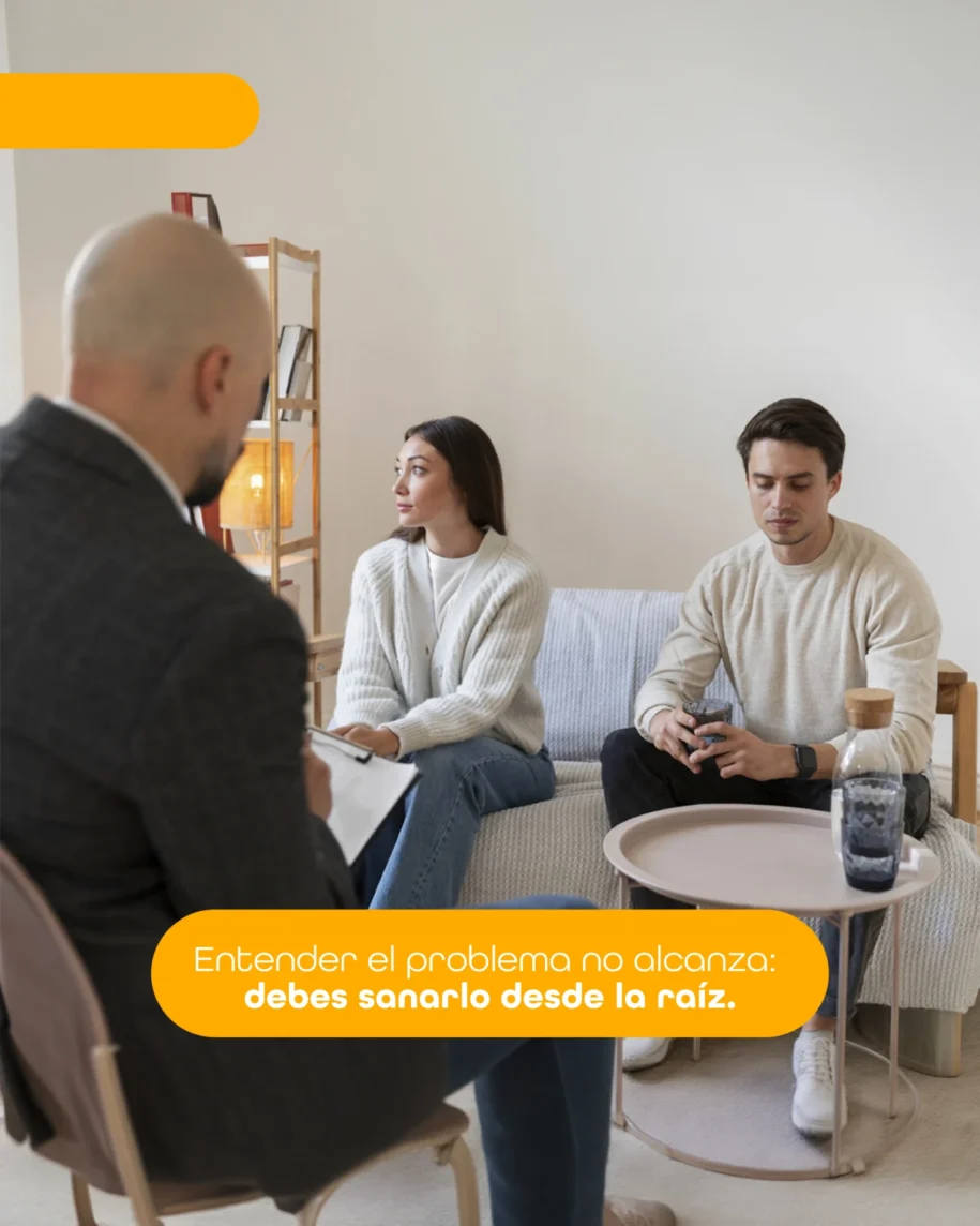 Una persona meditando con un aura brillante alrededor de su cabeza, simbolizando la claridad mental y la transformación interna. Alrededor, elementos abstractos que representan pensamientos y emociones que se reorganizan. Tonos azules y morados que evocan calma y profundidad.