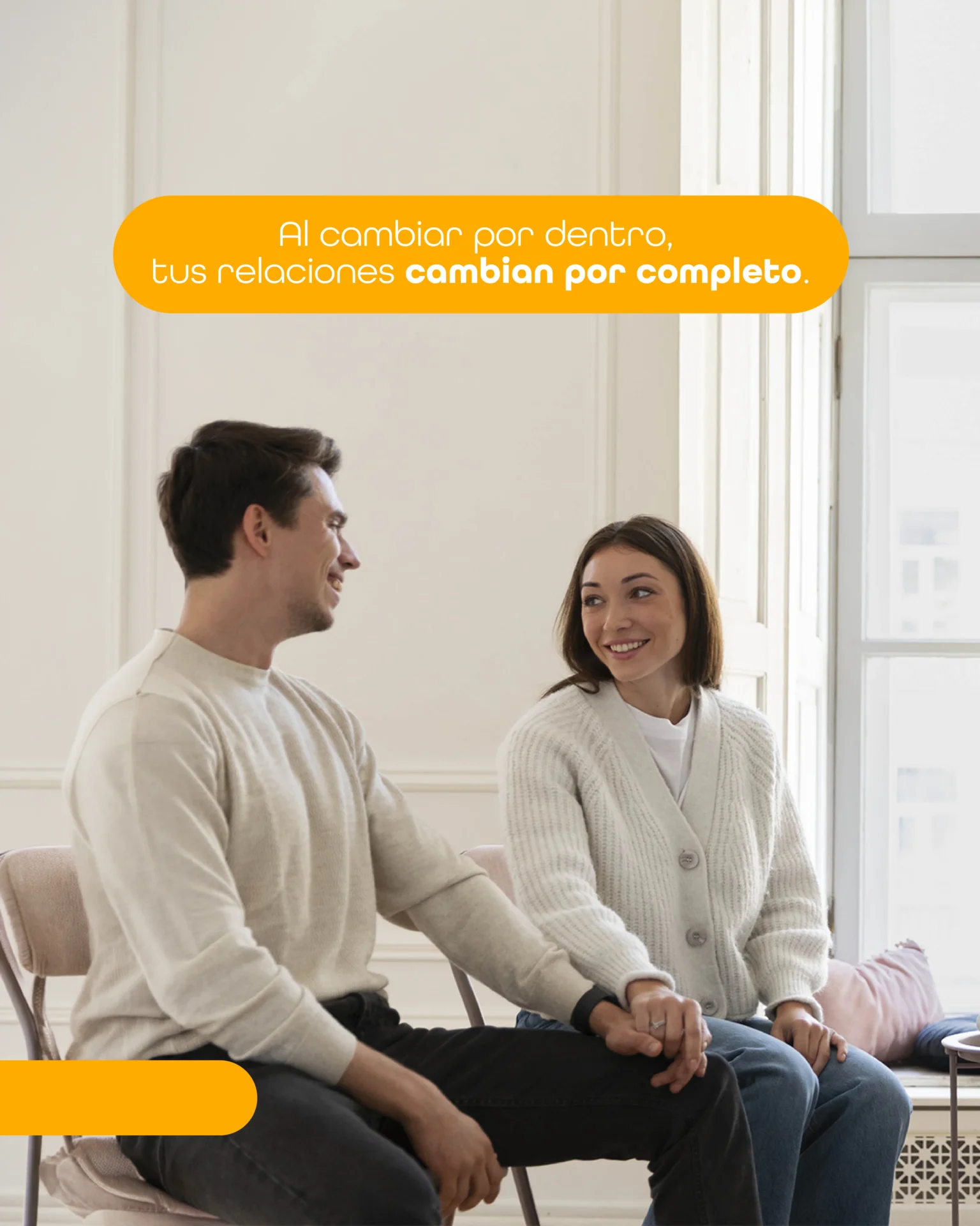 Una persona rompiendo cadenas invisibles con expresión de liberación y empoderamiento, simbolizando reprogramación subconsciente, transformación y crecimiento personal
